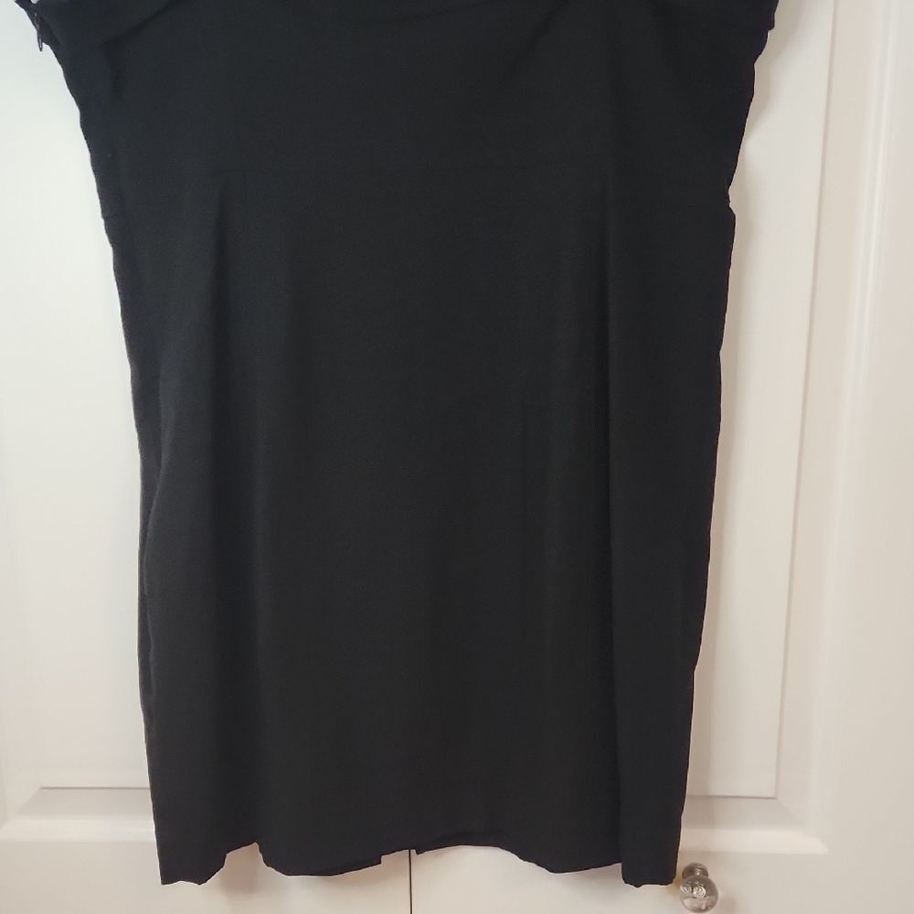 Elegant Black and White Women's Dress - Picture 12 of 16